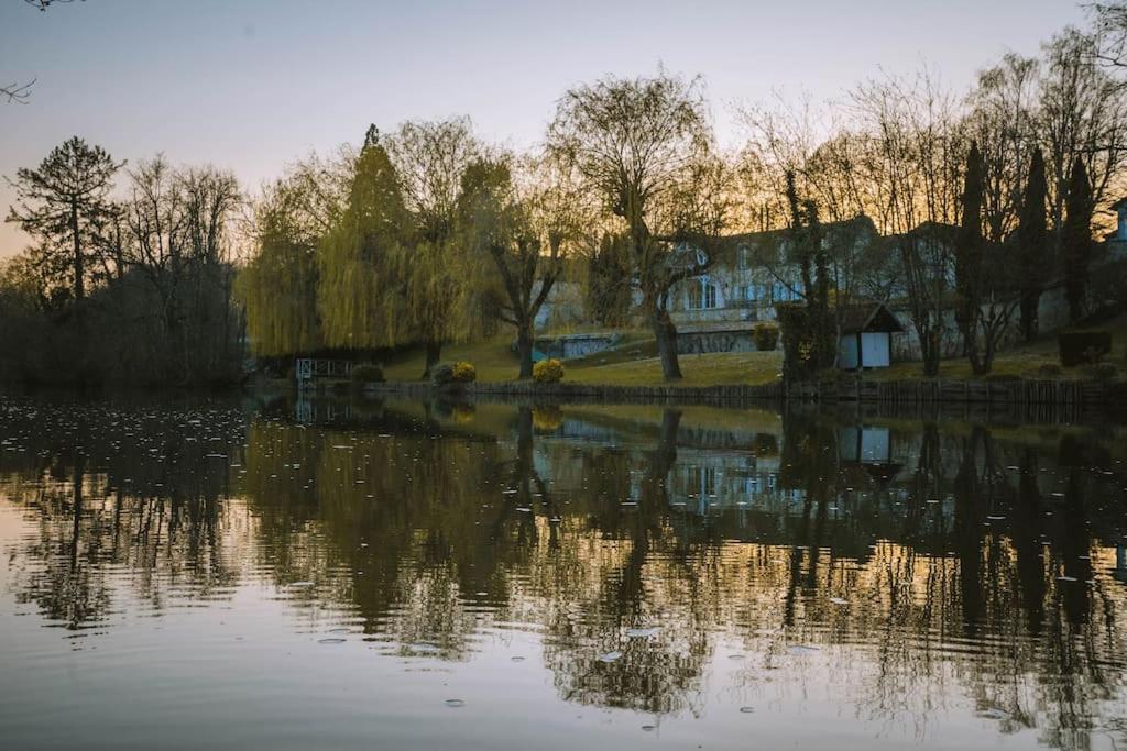 Le Chalet Du Bout Du Monde, En Bord De Riviere ! Grez-sur-Loing Esterno foto